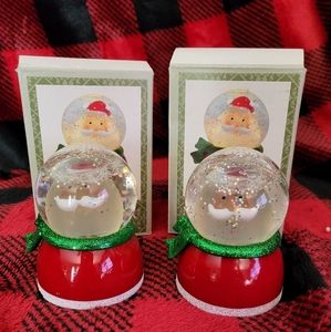 Santa snow globe, light up with different colors, 2 3/4" x 2".